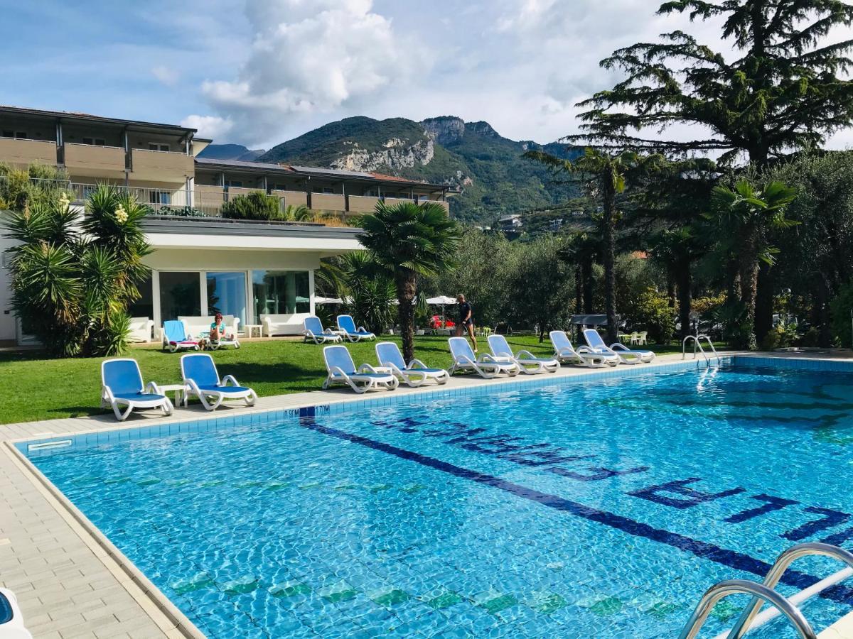 Villa Franca Nago Exteriör bild